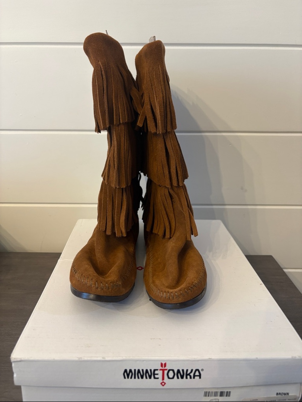 Minnetonka Women's Tan Suede Layered Fringe Lace-Up Boots